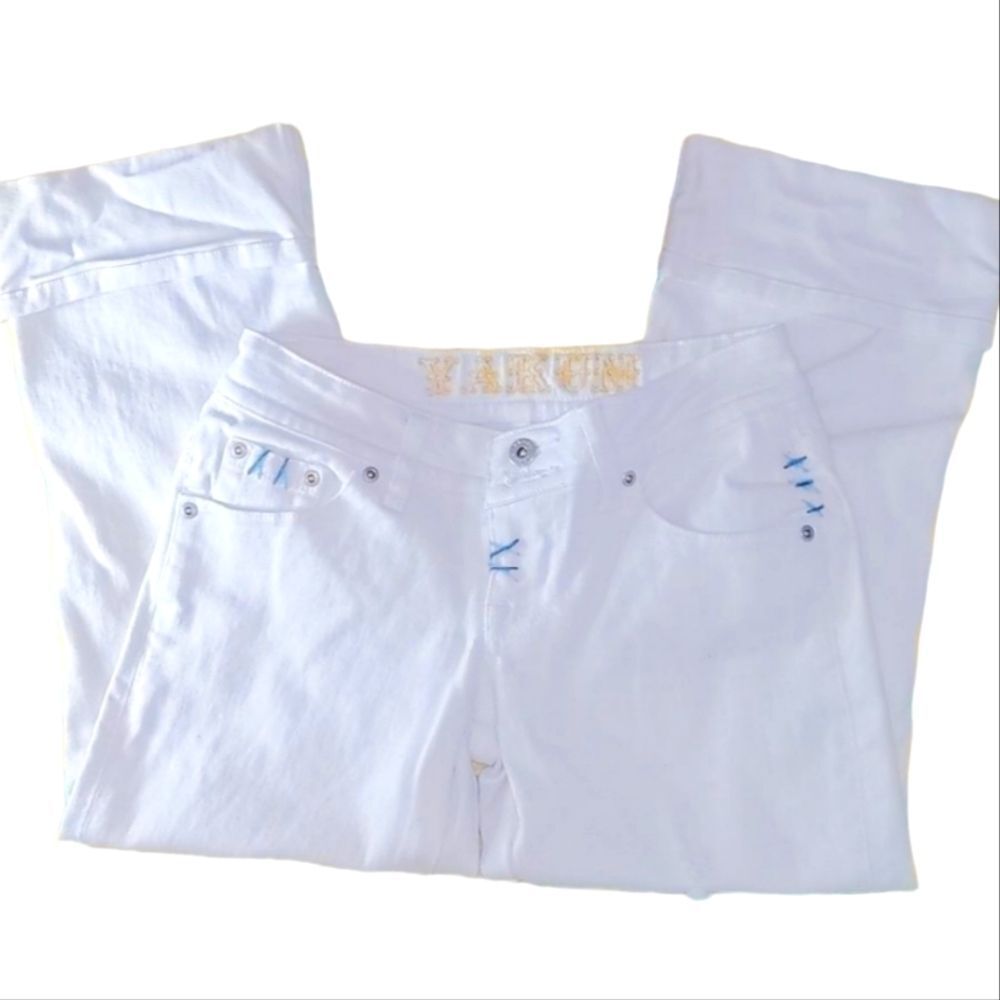 Yakum white capri jeans size 26‎